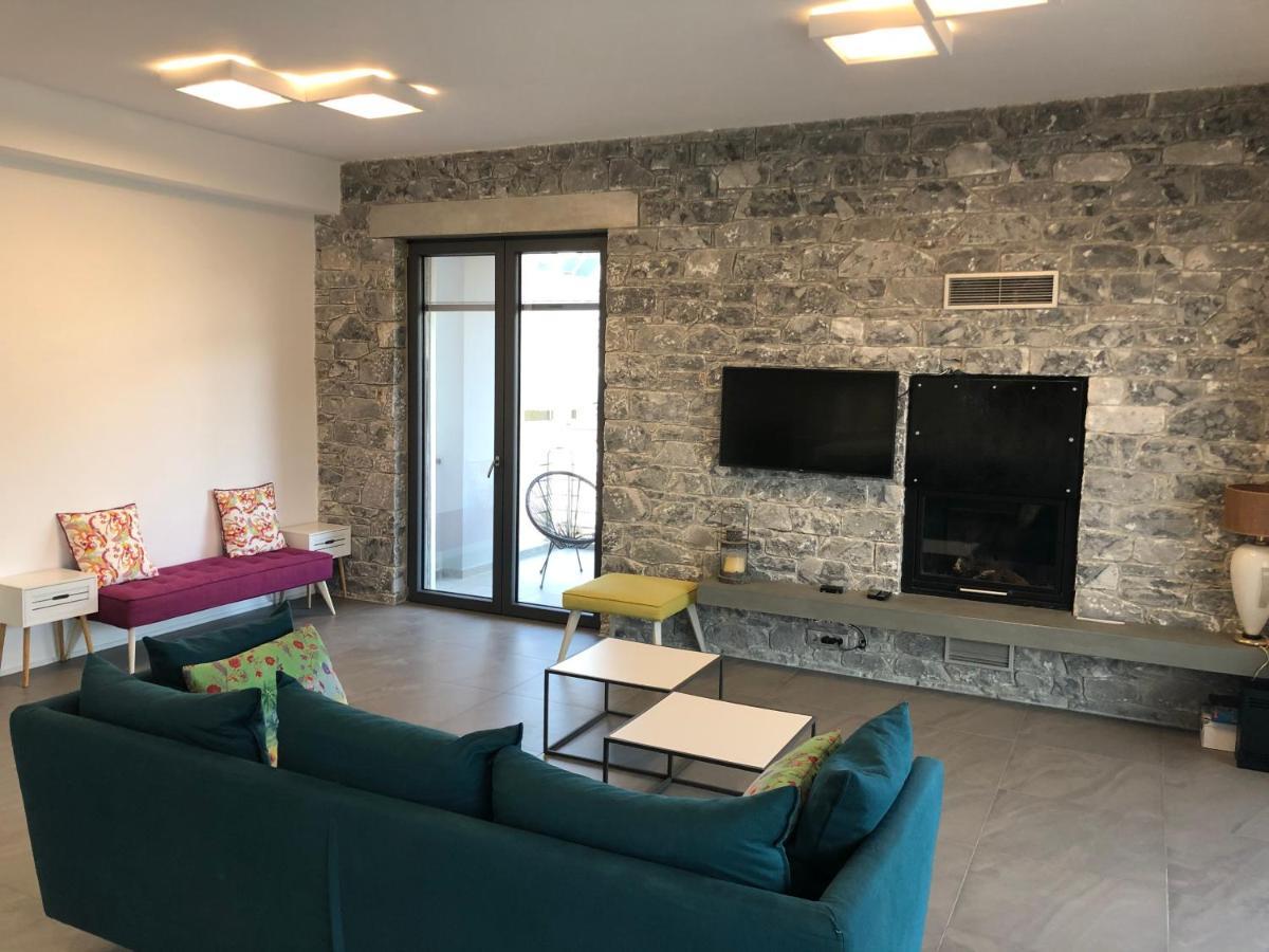 Elion Luxury Apartments Kalamata Bagian luar foto